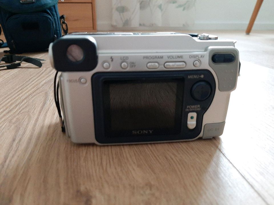 Sony DSC-S70 Digitalkamera mit viel Zubehör in Büren