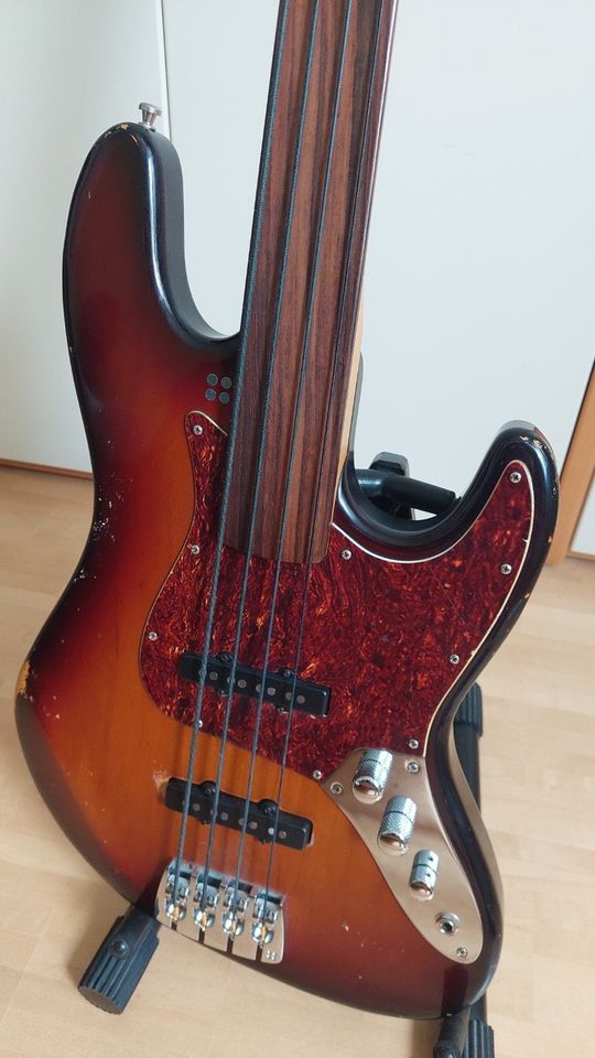 Sandberg California TT4 fretless Bassgitarre in Ebern