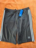 Neue Adidas Short adicolor 3-Streifen Loosefit Shorts Gr. L Hessen - Weilburg Vorschau