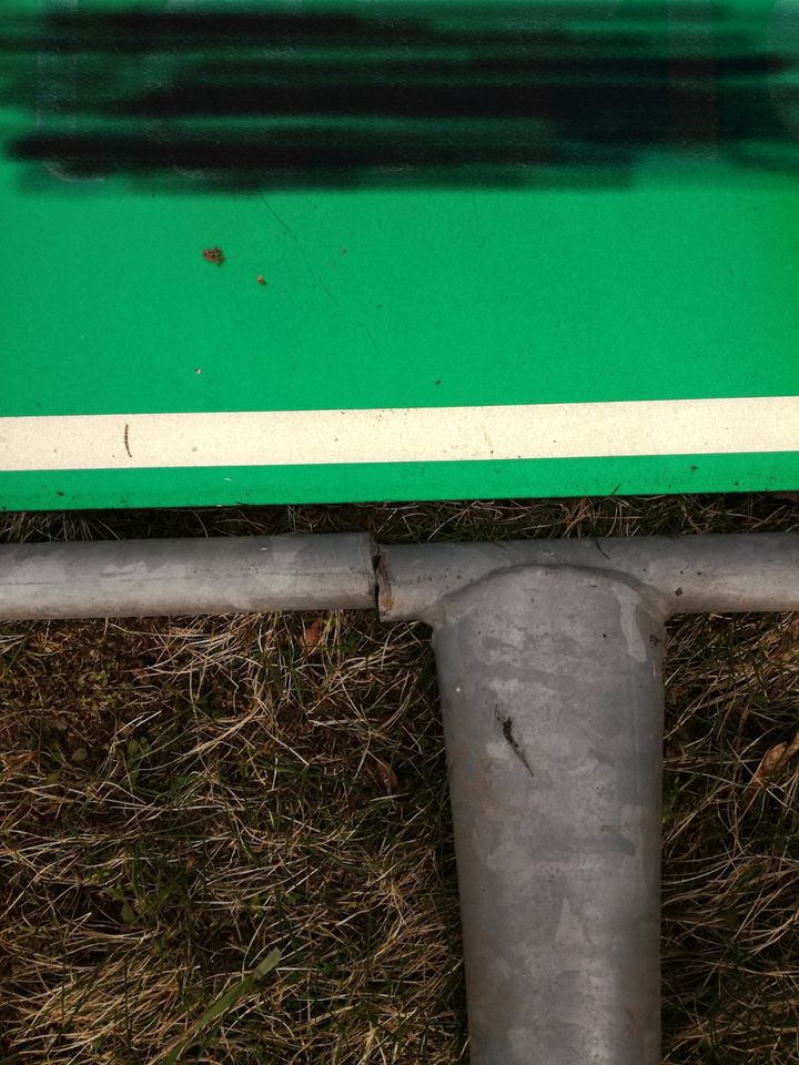 Rohrrahmen Pfeilwegweiser Hinweisschilder 3,50 m DM 60 2 Stück in Teupitz-Tornow