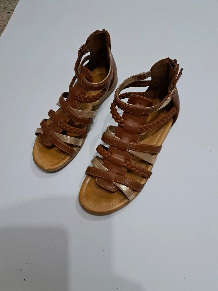 Sandalen 34 braun guter zustand in Falkenstein