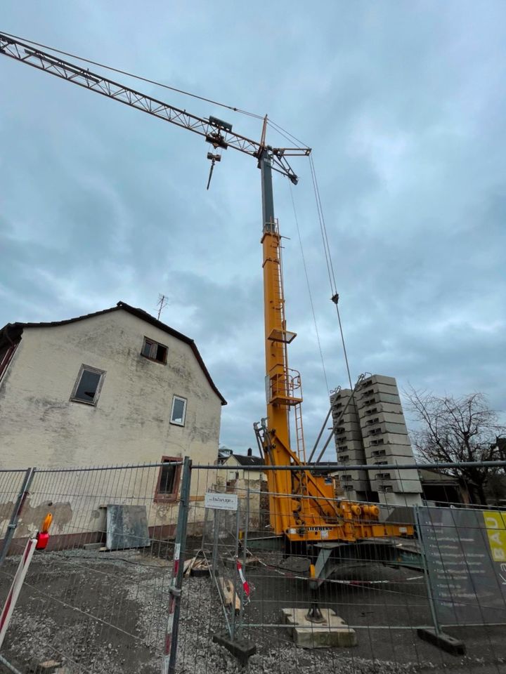 Liebherr 32TT, Turmdrehkran, Untendreher, Baukran in Mainaschaff