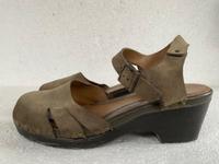 Clarks Sandalen Clogs beige Wildleder Größe 8  (42) Nürnberg (Mittelfr) - Oststadt Vorschau