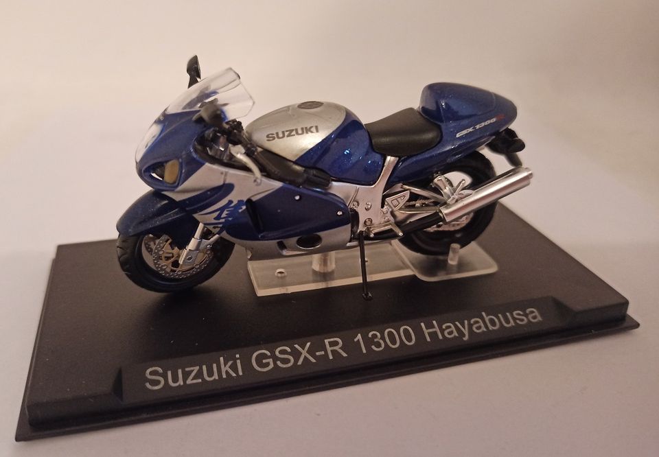 Suzuki GSX-R 1300 Hayabusa Modell Maßstab 1:24 IXO gebraucht in Dautphetal