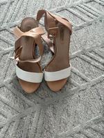 Zara Sandaletten beige/weiss gr.36 Berlin - Köpenick Vorschau