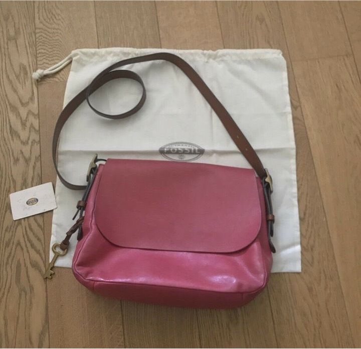 Pinke Fossil Crossbody Tasche NP 179 Euro in Langenfeld