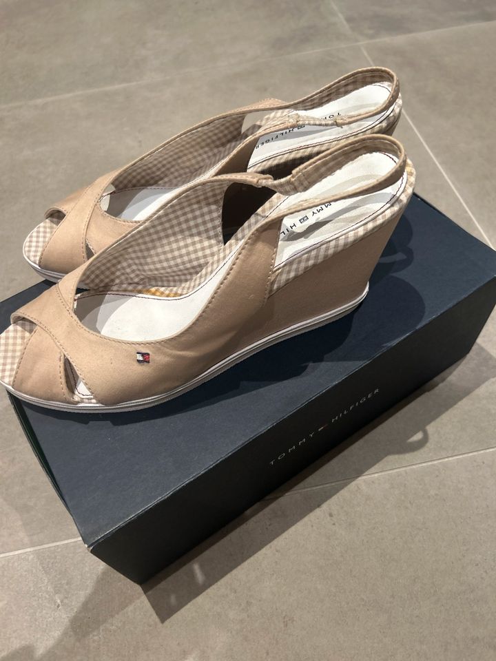 Tommy Hilfiger Sandale beige gr 41 in Großräschen