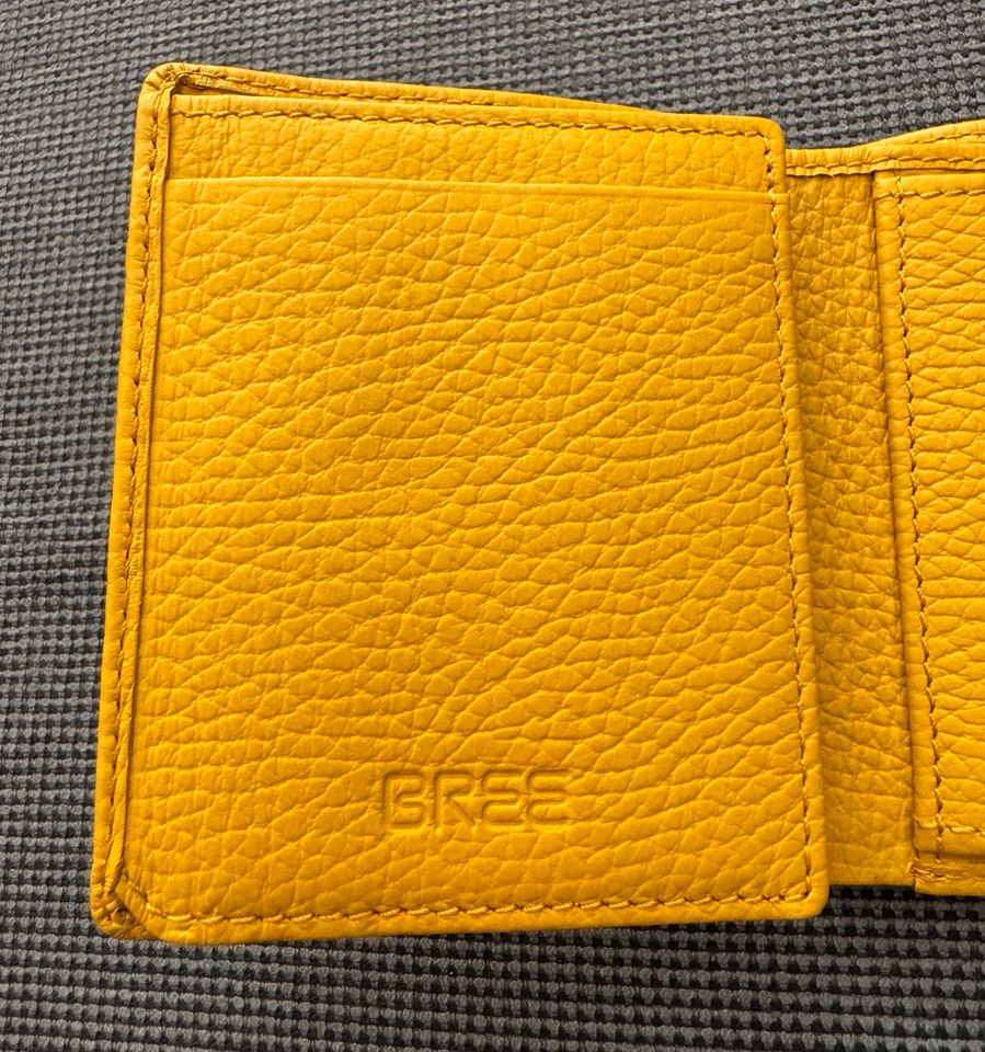 Portemonnaie aus Leder in sonnigem Gelb von BREE, unbenutzt in Berlin