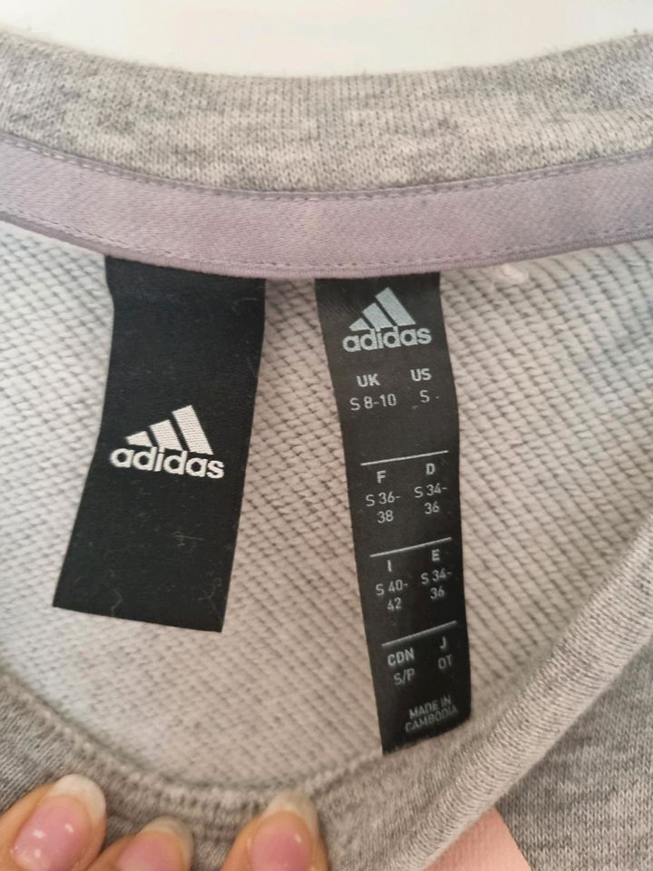 Adidas Oberteil Größe s in Hannover