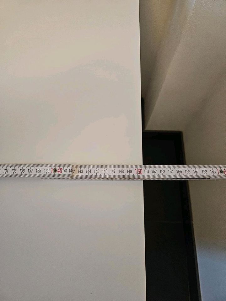 Ikea Malm Schreibtisch mit Ausziehplatte weiß 151 x 65cm in Chemnitz