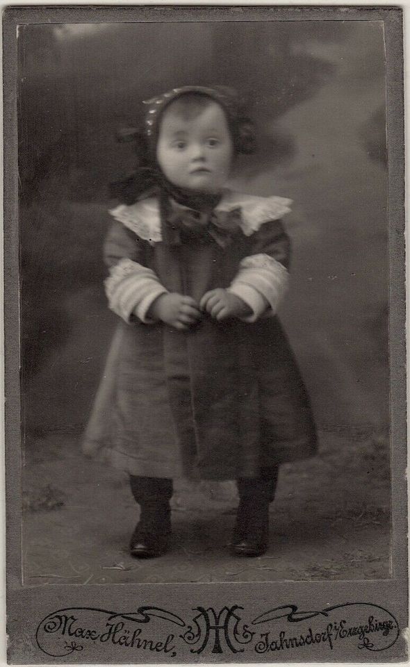 alte Fotografie antik CDV niedliches kleines Mädchen im Mantel in Potsdam