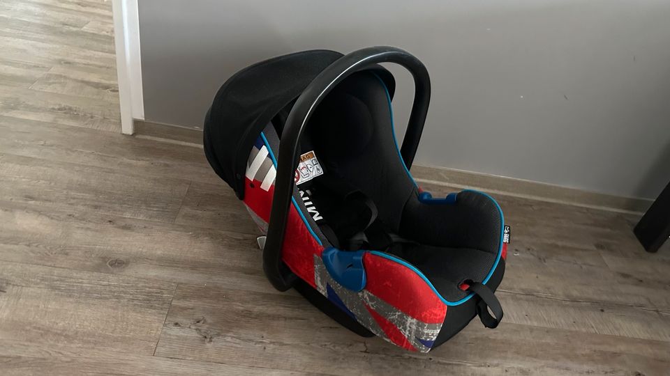 Kindersitz 0+ Babyschale BMW MINI Union Jack isofix base in Schwarzenbek