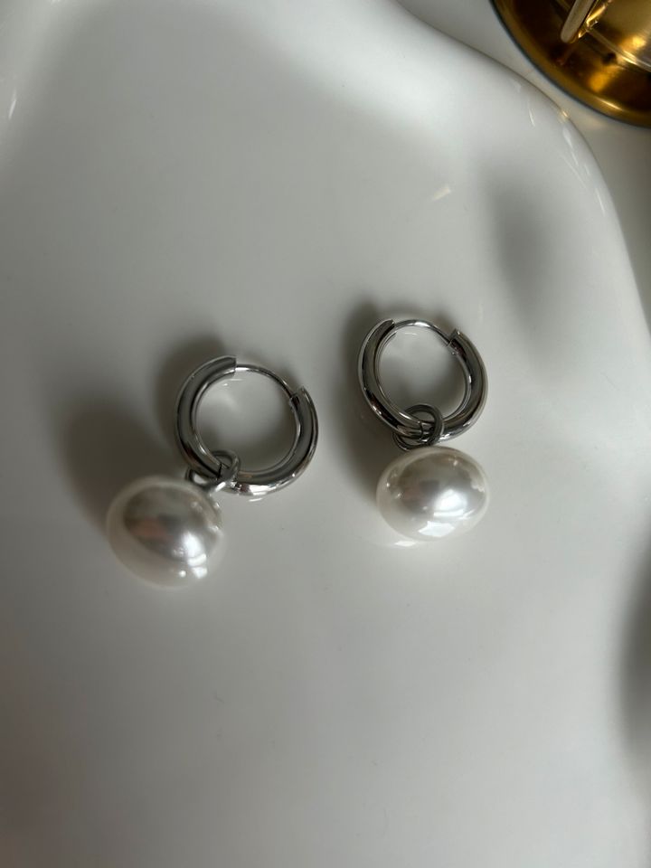 Schöne Perlen Ohrringe aus Edelstahl in Sandhausen