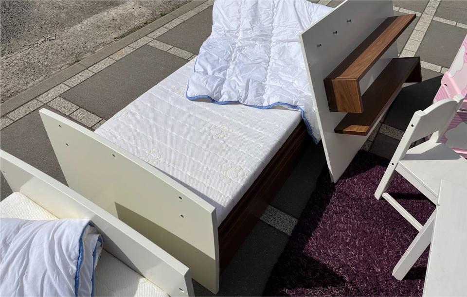 Kinderzimmer zwei Betten, Kommode Mondo, Schrank, Teppich uvm. in Magdeburg