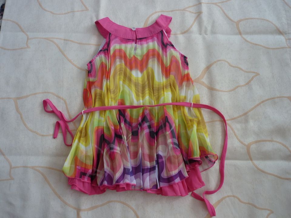 Hübsches Mädchen Sommer Kleid, Gr.4(104), neu in Rechberghausen