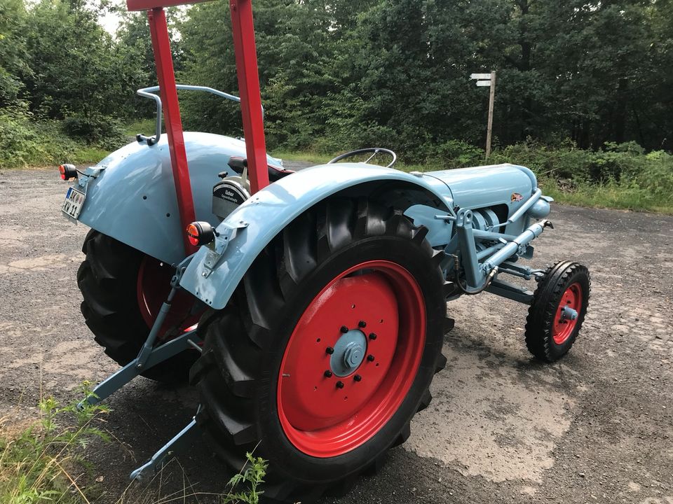 Eicher EM300 Königstiger mit Baas Frontlader in Wissen