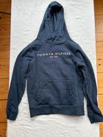 Tommy Hilfiger Jungen grafischer Hoodie Pullover 11-12 Jahre mari Friedrichshain-Kreuzberg - Kreuzberg Vorschau