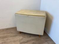 #A DDR Mid Century Wäschetruhe Wäschepuff 60er Kunstleder Retro Sachsen - Burgstädt Vorschau