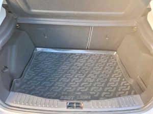 Kofferraumwanne Kofferraummatte Antirutsch RIGUM geeignet für Ford Focus  Turnier Kombi Mk4 ab 2018 Perfekt angepasst + Magic Eraser