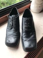 Bequeme Halbschuhe mit leichtem Absatz Niedersachsen - Delmenhorst Vorschau