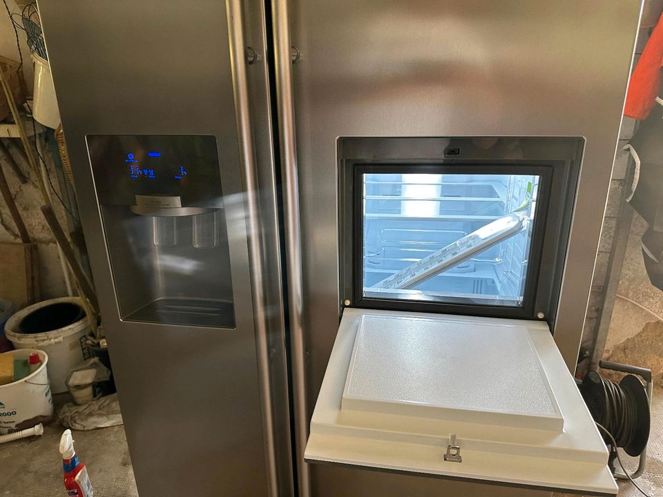 Kühlschrank von Samsung Top Zustand. in Meißen