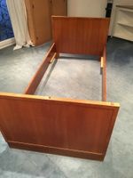 Vintage Bett, Jugendbett, 60er Jahre, stabil, ca. 2m x 1m Nordrhein-Westfalen - Krefeld Vorschau