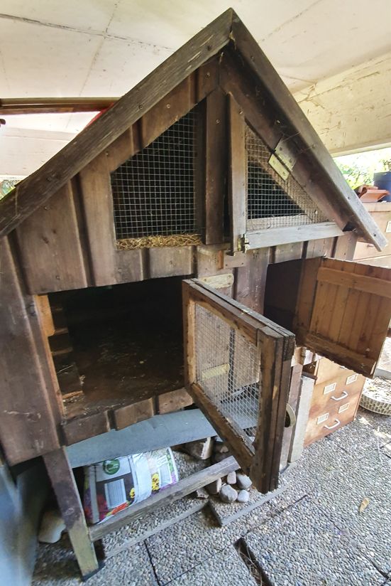 Kaninchen- / Hasenhaus mit 2 Ebenen aus Holz in Kaisersbach