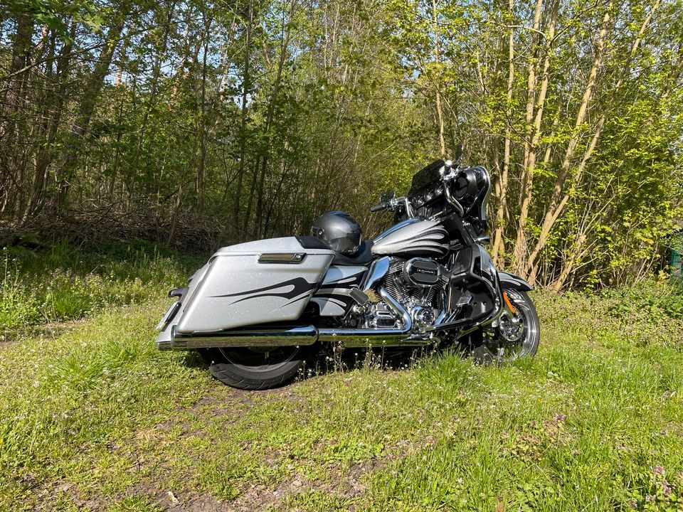 Harley Davidson Street Glide CVO 110cui in Niederlehme