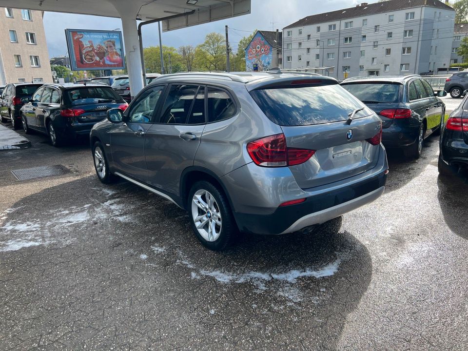 BMW X1 xDrive 20d Navigation-Panorama-Dach-Automatic in Essen