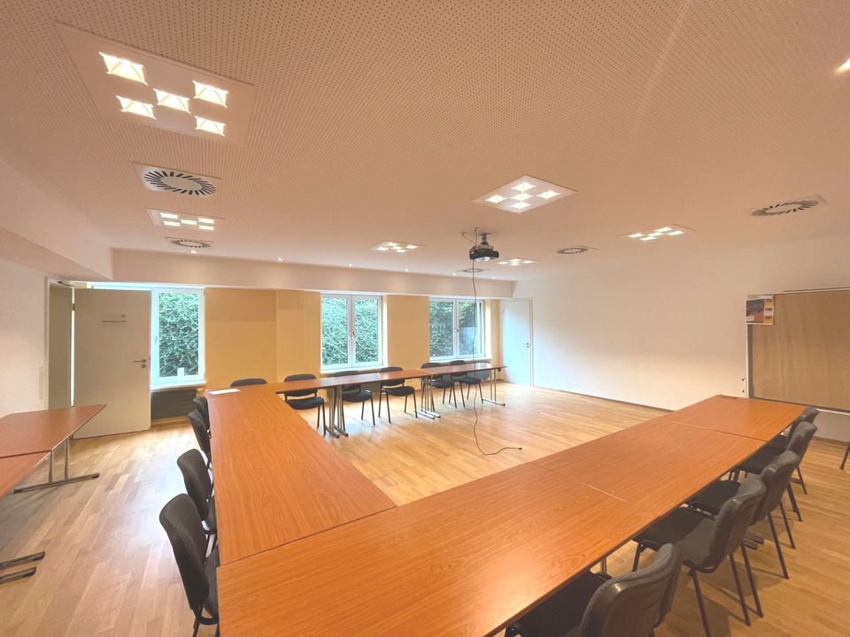 Top Zustand!!! Büro- und Geschäftsgebäude mit zwei Hallen. in Ingelheim am Rhein