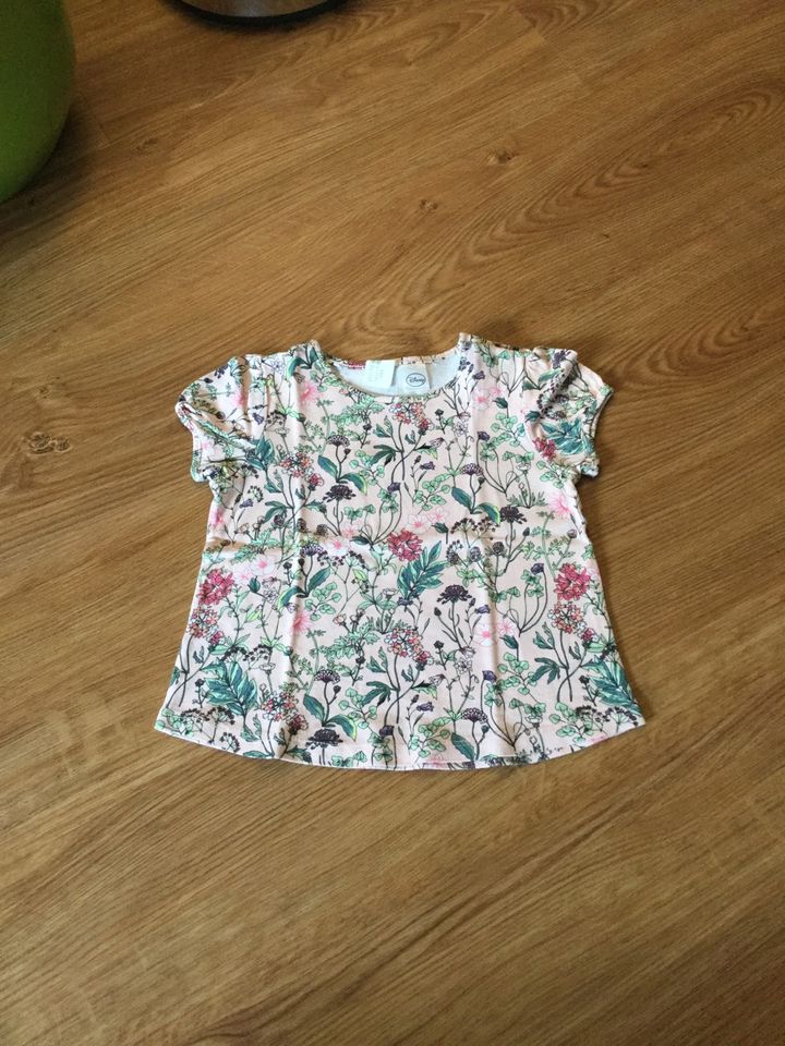 H&M T–Shirt Gr.86 Mädchen in Bad Soden am Taunus