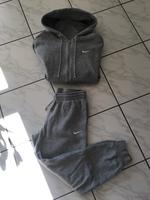Grauer Oversize Nike Jogginganzug Zweiteiler Gr. M Berlin - Mitte Vorschau