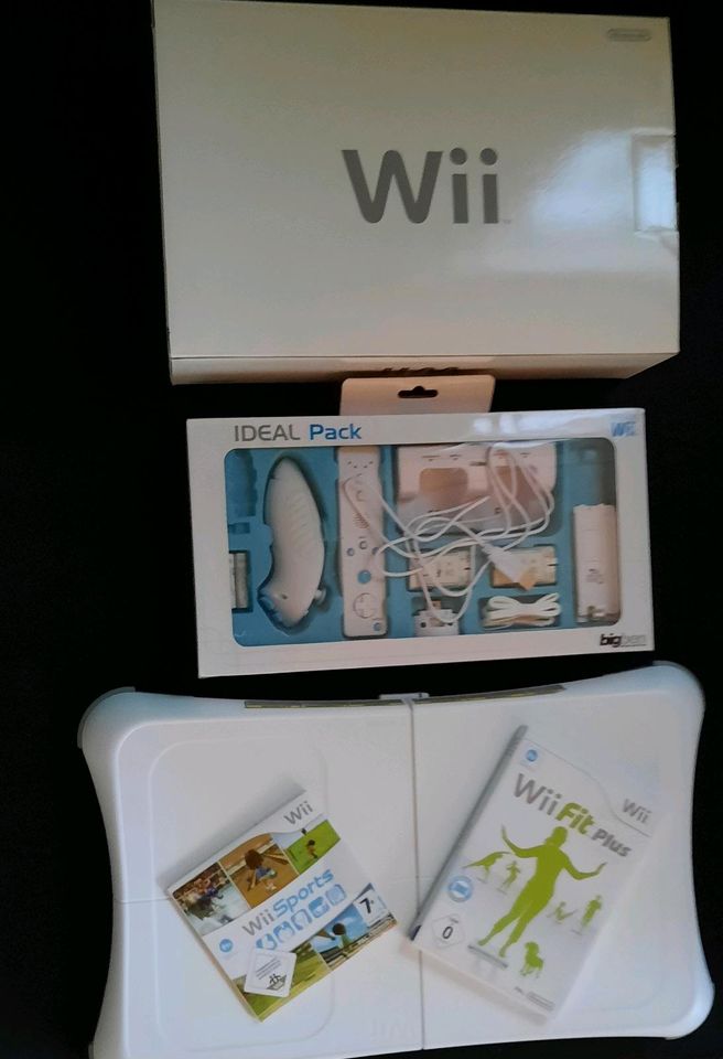 Nintendo Wii Spielekonsole inklusive Balanceboard und IDEAL Pack in Markt Berolzheim