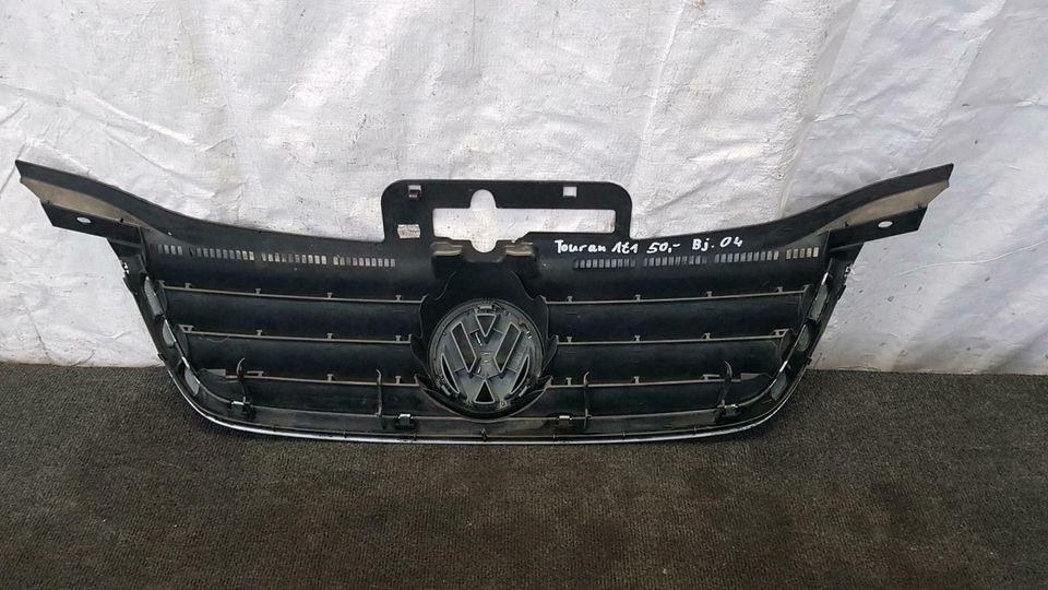 VW Touran 1t1 Kühlergrill Frontgrill mit Emblem 1t0853651 in Hamburg