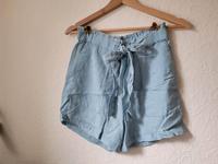 Hellblauer Shorty von Stradivarius Größe XS Hessen - Fulda Vorschau