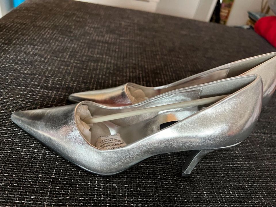 Pumps Silber Gr. 38 NEU in Villingen-Schwenningen