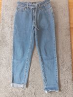 Jeans mit Gürtel von Vero Moda Gr. 28/“30 Köln - Nippes Vorschau