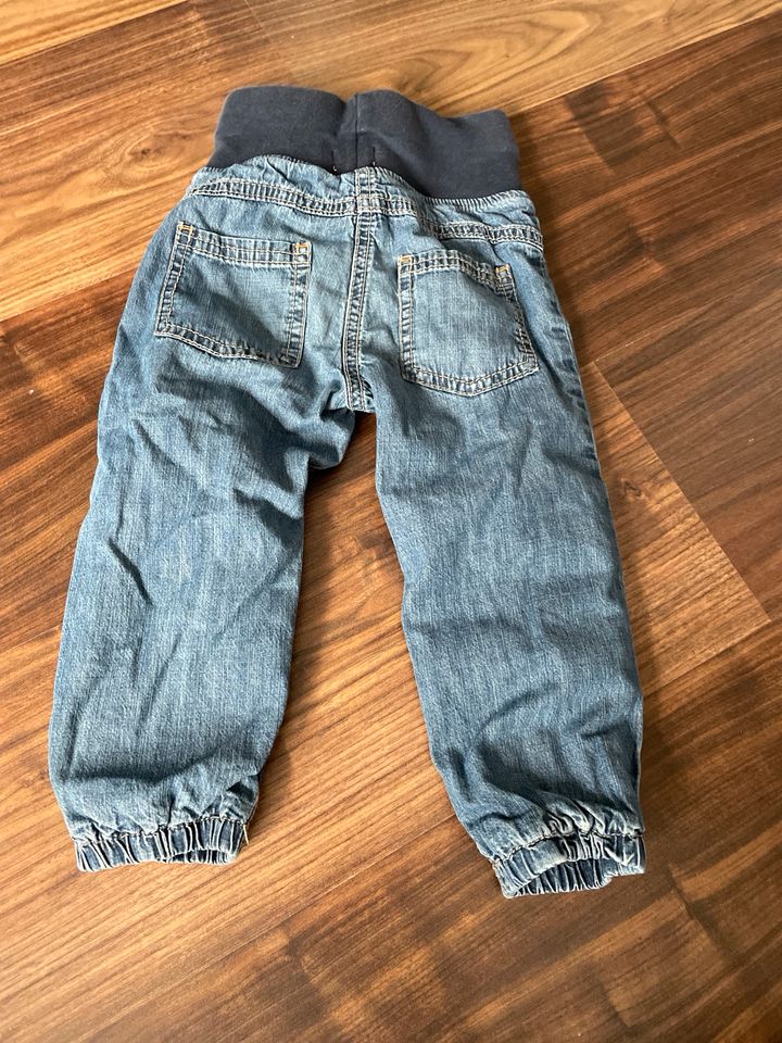 Leicht gefütterte Jeans 86 mit Bund in Sundern (Sauerland)