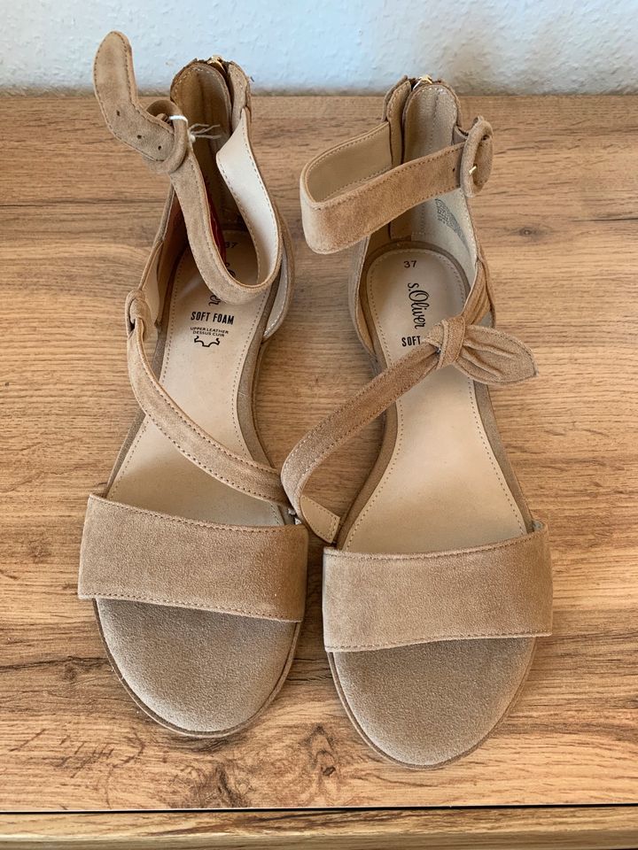 s.Oliver Leder Riemchensandalette Neu Gr. 37 in Bad Oldesloe