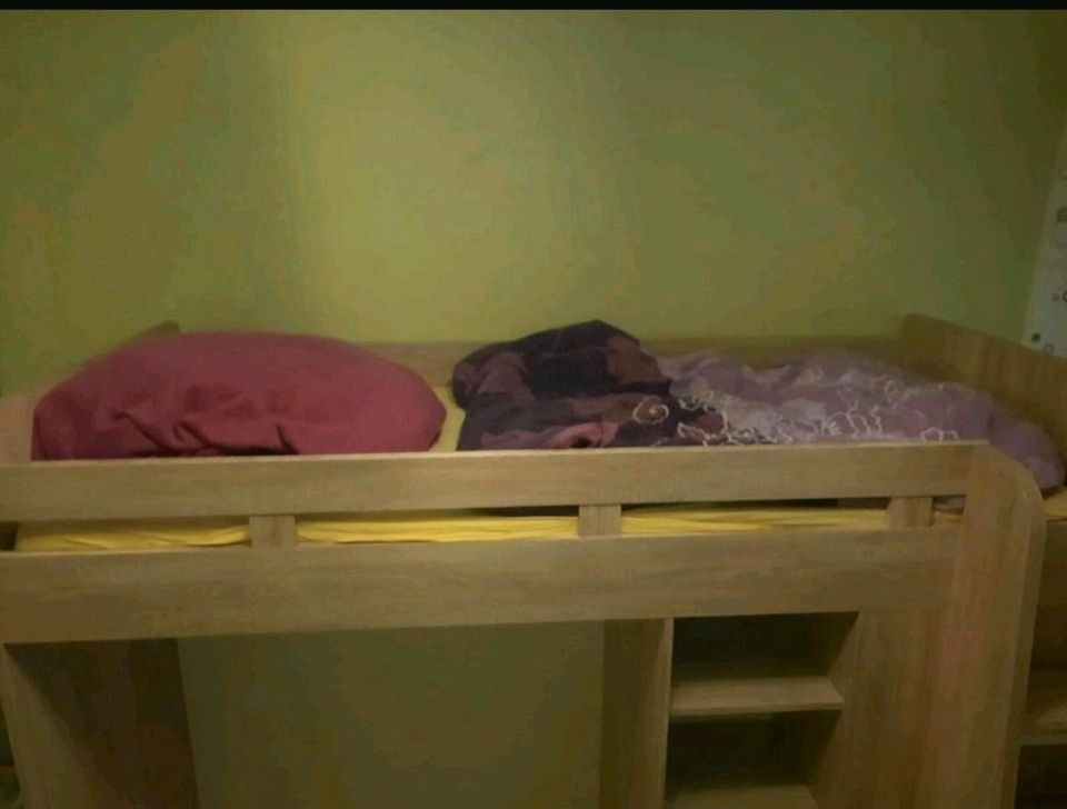 Hochbett mit Kleiderschrank zu verkaufen in Bleicherode