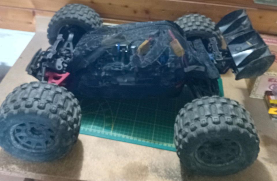 Traxxas E revo 1/8 2.0 Black Edition(viele tunings) in Hattingen