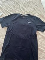 Verschiedene Marken T-Shirts Nike Guess Bayern - Stein Vorschau