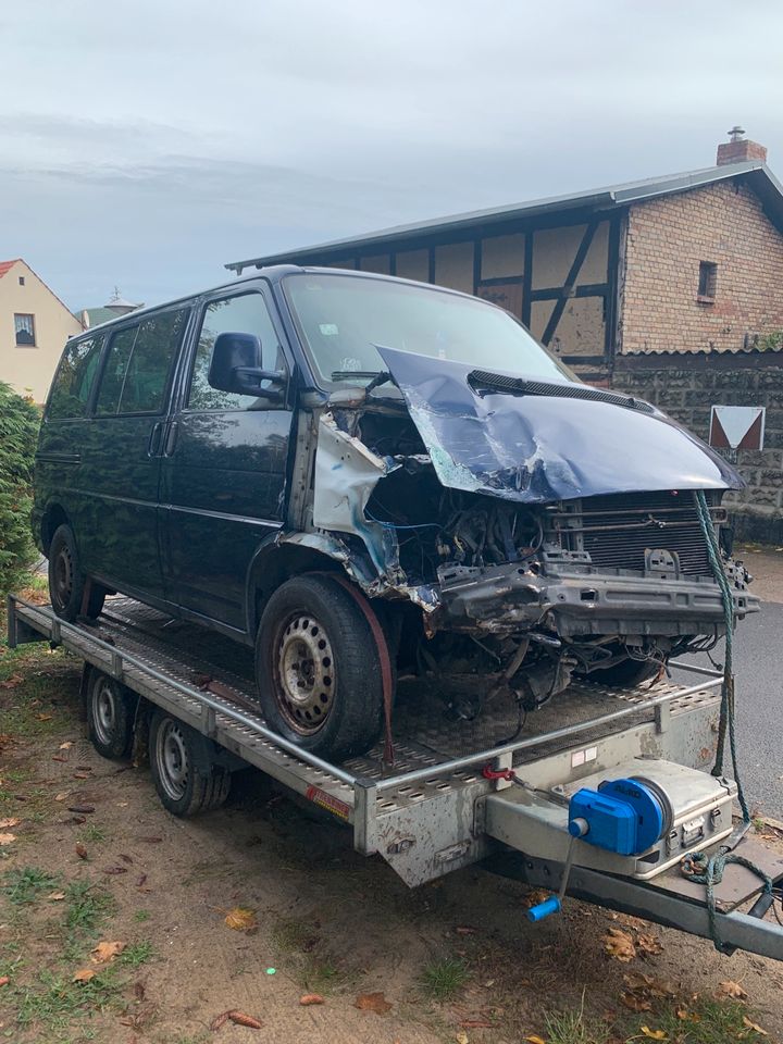 VW T4 Multivan 2 ACV TDI 102 PS Schlachtfest Tempomat  MFA in Bad Freienwalde