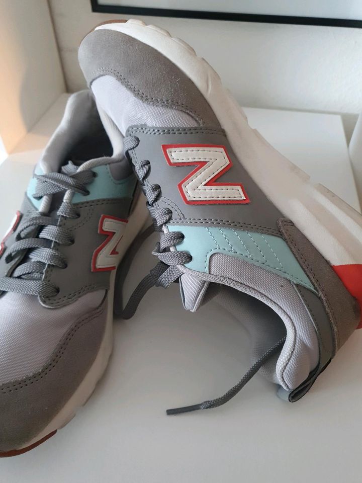 NEW Balance Schuhe 37 009 in Aachen