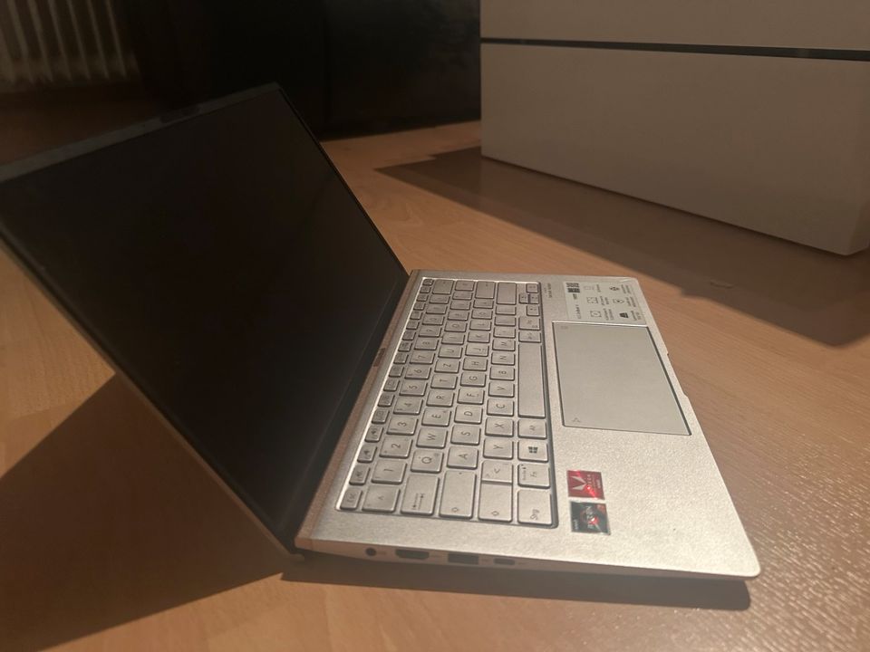Asus Zenbook 14 UM433D AMD RADEON RYZEN Notebook Laptop in Essen -  Essen-Stadtmitte | eBay Kleinanzeigen ist jetzt Kleinanzeigen