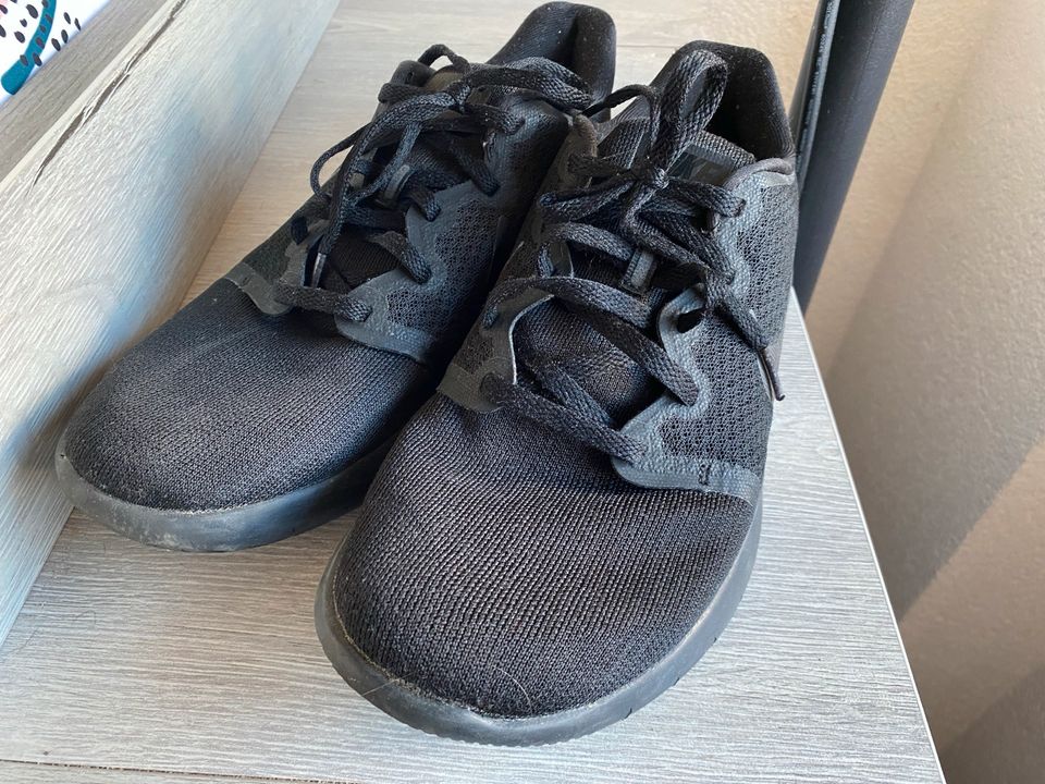 Nike Schuhe schwarz Größe 42 in Schwäbisch Gmünd