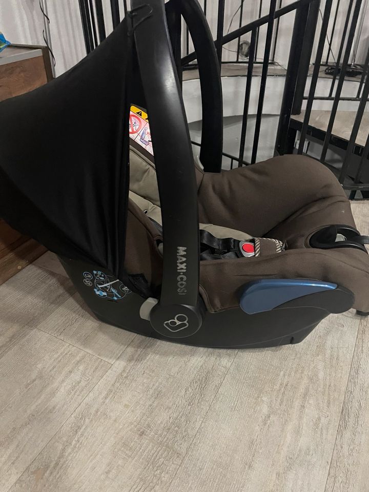 Babyschale Maxi-Cosi in Nidderau