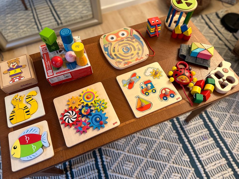 Pädagogisches Holzspielzeug Baby Puzzle, Steckspiel, Magnetspiele in Ratingen