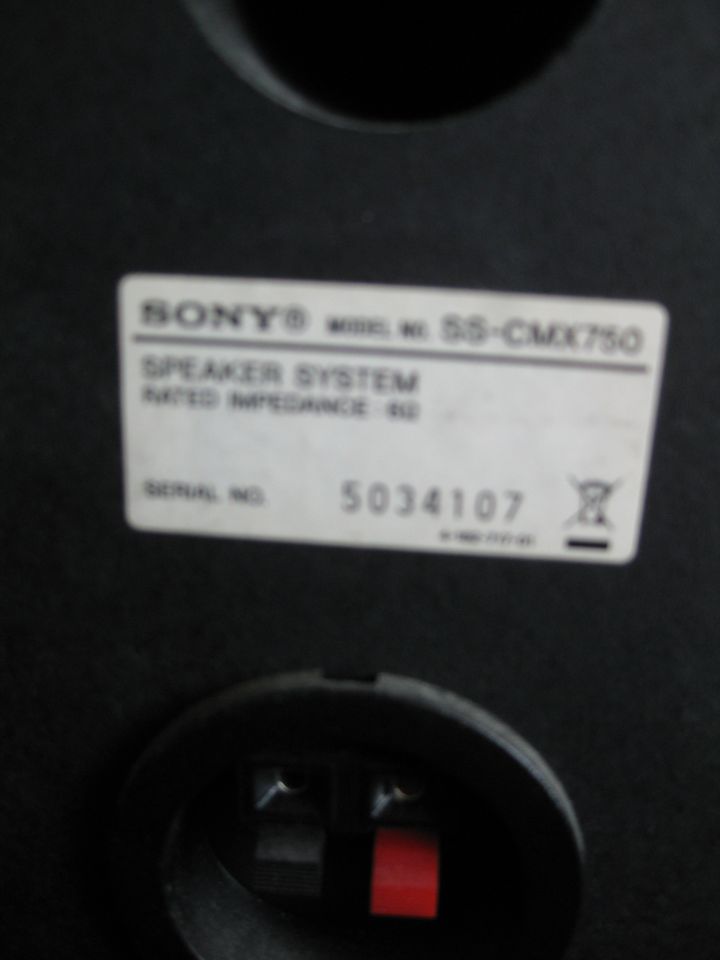 zwei Sony Lautsprecher. Model No. SS-CMX750 in Krefeld