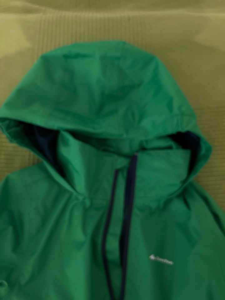 Quechua Wind- und Regenjacke Größe 128 in Eltville